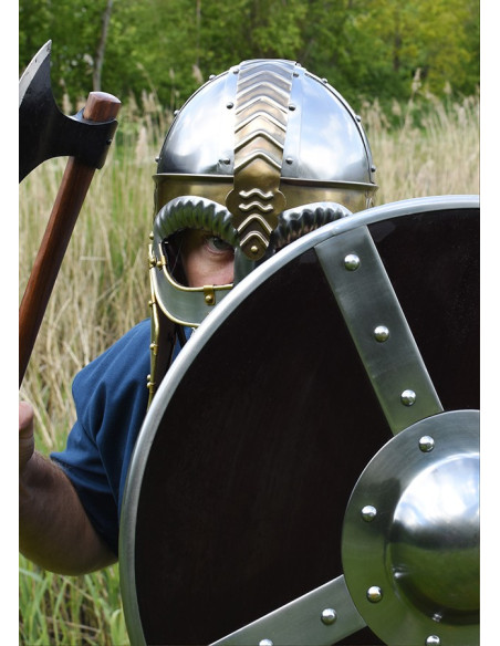 Capacete medieval de Beowulf com viseira