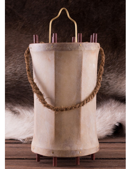 Lanterna-lanterna medieval em madeira...