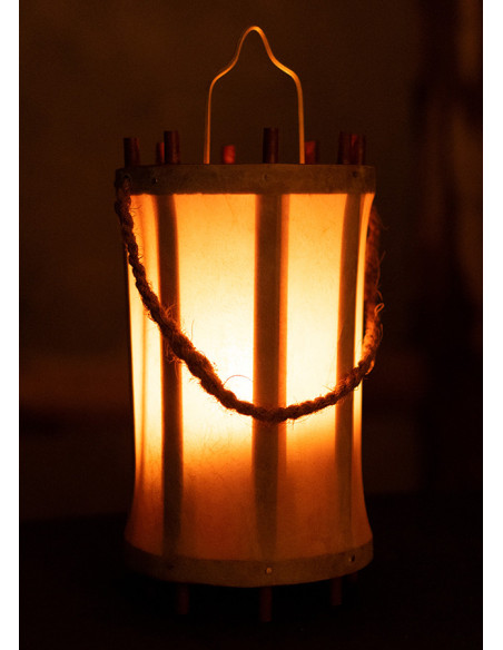 Lanterna-lanterna medieval em madeira...