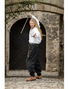 Calça capri larga modelo Eckart, cor preta