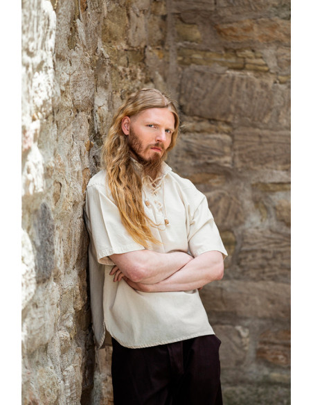 Camisa medieval com mangas curtas e...