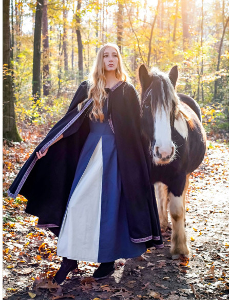 Capa de lã medieval com capuz