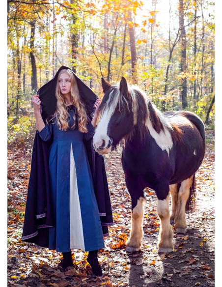 Capa de lã medieval com capuz