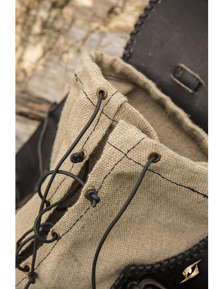 Mochila de aventureiro medieval na...