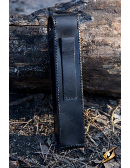 Talheres medievais com tampa preta:...