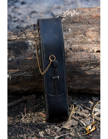 Talheres medievais com tampa preta:...