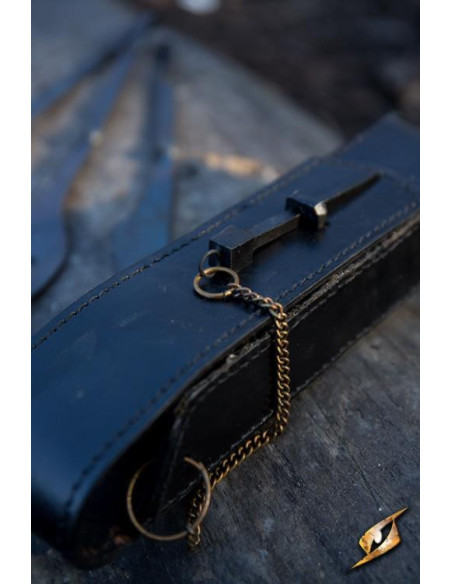 Talheres medievais com tampa preta:...