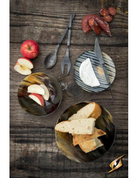 Talheres medievais com tampa preta:...