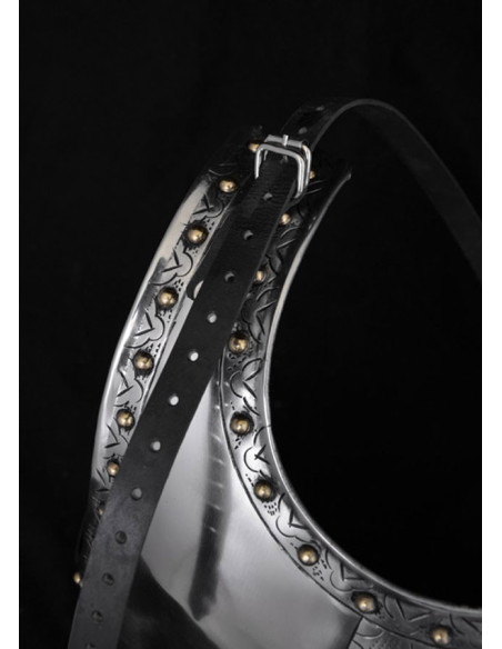 Couraça ou arnês medieval em aço com...