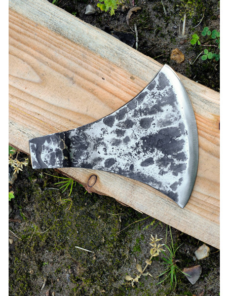 Cabeça de machado medieval borda...