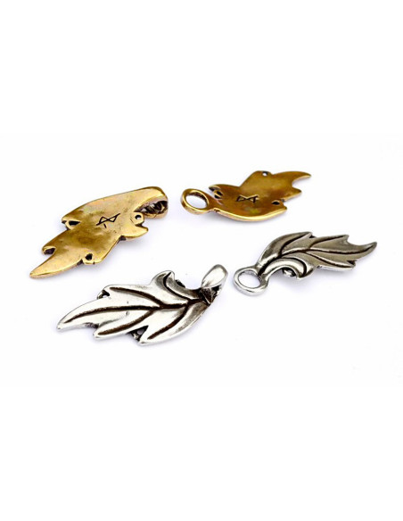 Detalhe de vestido ou capa Elfos com...