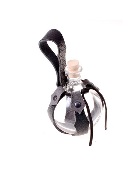 Garrafa de vidro com baldric de couro...