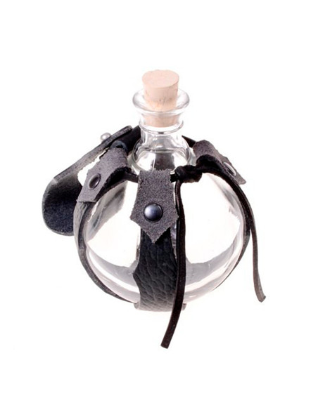 Garrafa de vidro com baldric de couro...