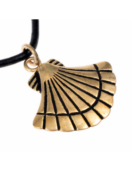 Pingente de concha de vieira medieval...