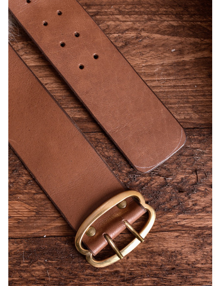 Cinto medieval de 135 cm. com fivela...