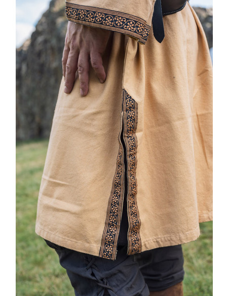 Túnica medieval Halvor, castanho mel