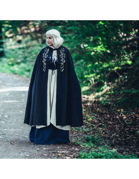 Capa medieval com bordado modelo...