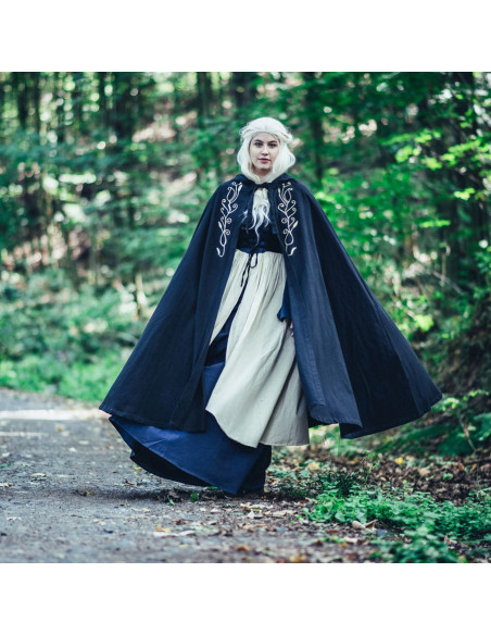 Capa medieval com bordado modelo...