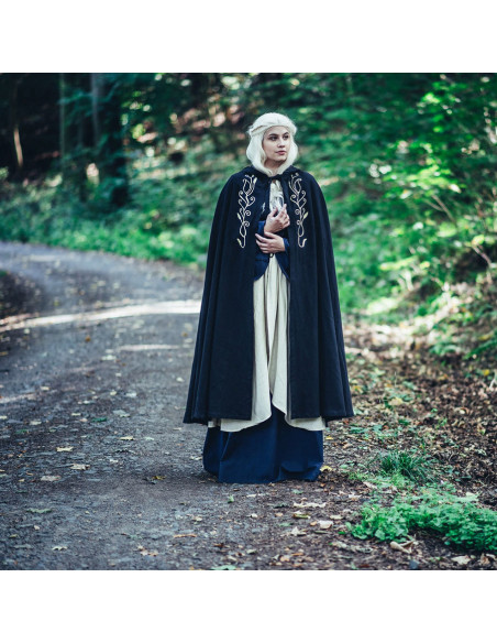 Capa medieval com bordado modelo...