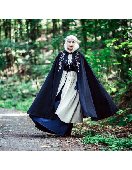 Capa medieval com bordado modelo...