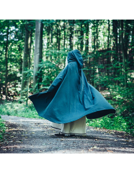 Capa medieval com bordado modelo...