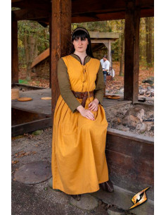 Mulher de vestido medieval e renascentista Adelina em...