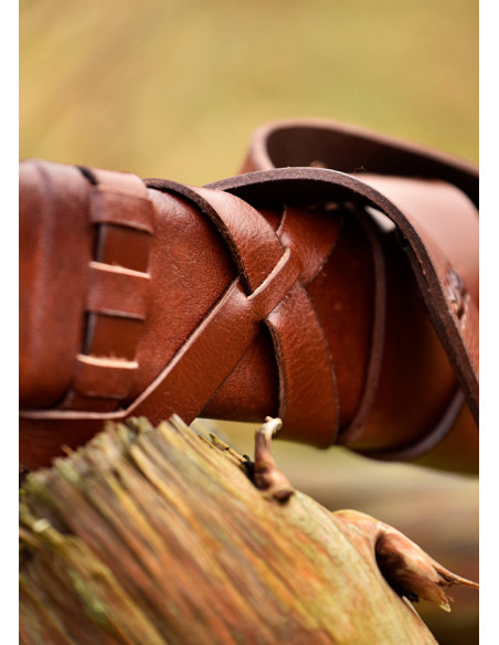 Bainha e cinto para pomo de espada...