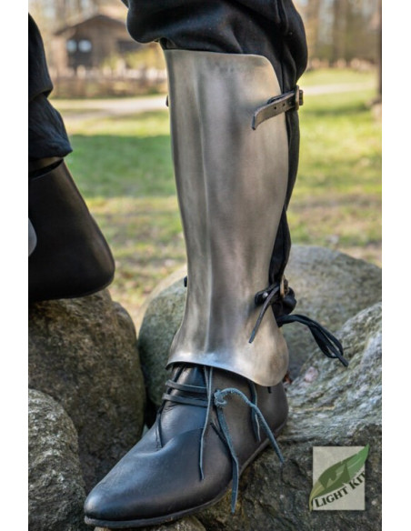 Grevas de mercenário de aço polido