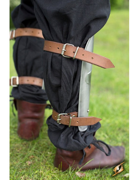 Grevas medievais do Rei em aço polido