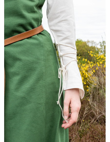 Ava vestido medieval com mangas curtas