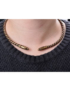 Viking torc com cabeças de corvos 2