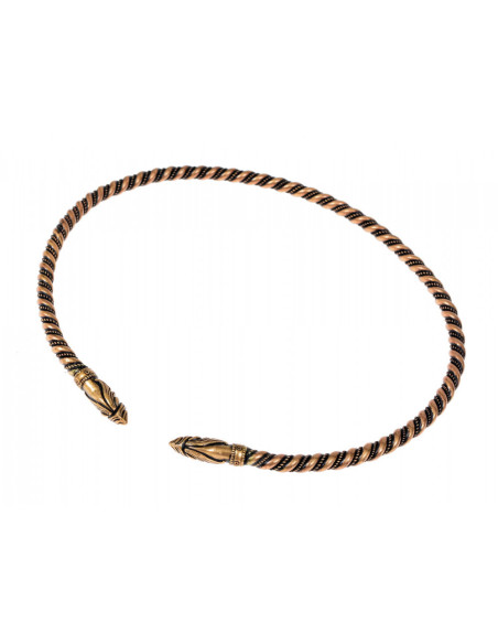 Viking torc com cabeças de corvos