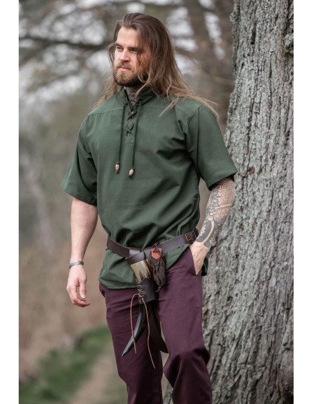 Camisa medieval de manga curta e... Camisa medieval de manga curta e...