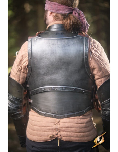 Peitoral de aço escuro da série...