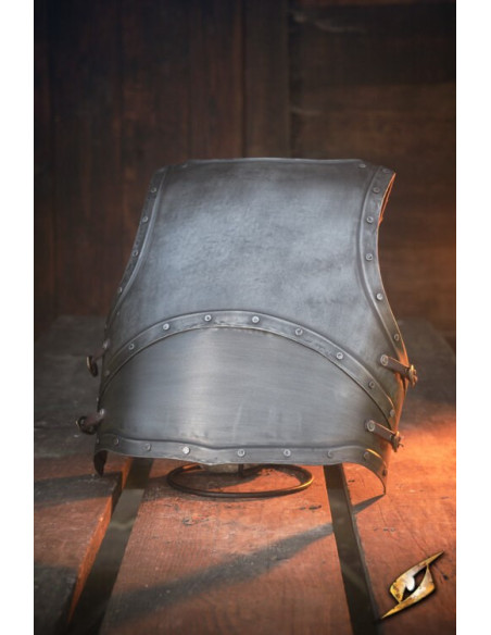 Peitoral de aço escuro da série...