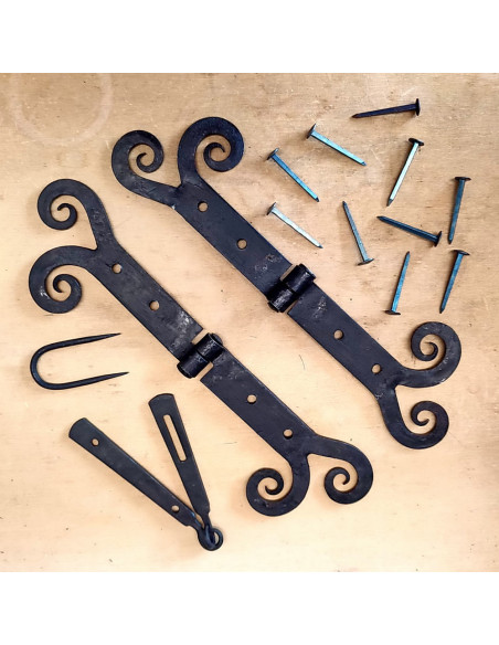 Conjunto de 2 dobradiças medievais...