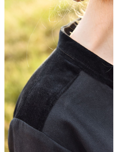 Cortesão Meira vestido medieval com...