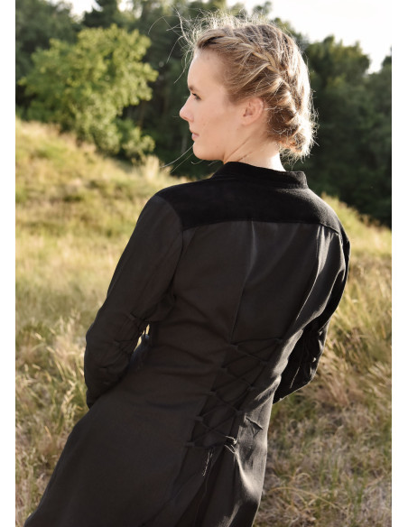 Cortesão Meira vestido medieval com...