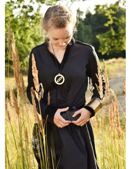 Cortesão Meira vestido medieval com...