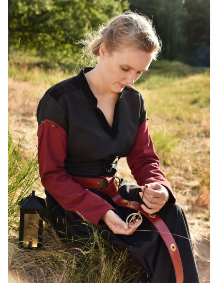 Cortesão Meira vestido medieval com...