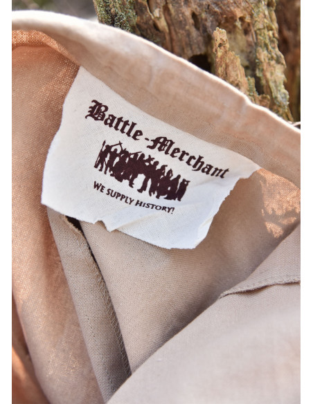 Saia medieval com corte largo,...