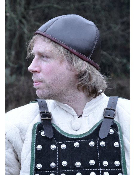 gorro de couro medieval