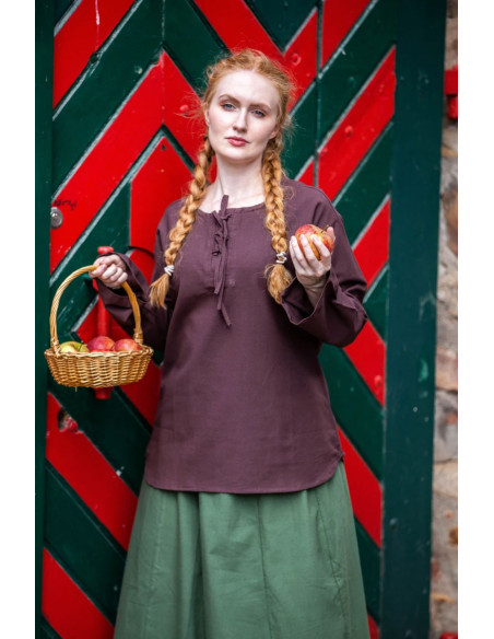 Blusa medieval modelo Tilda, cor marrom