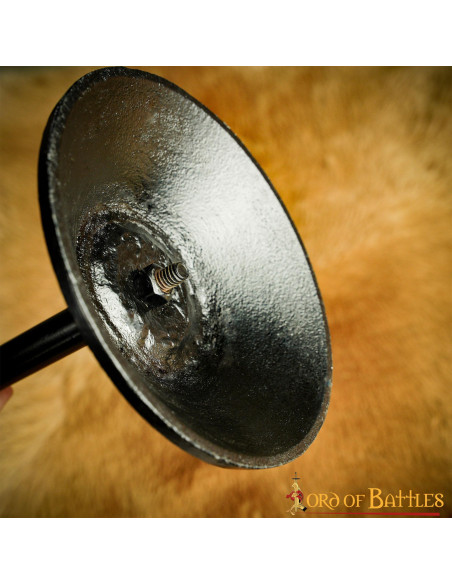 Suporte de mesa para capacetes de ferro