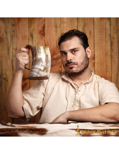 Jarra viking em chifre de boi