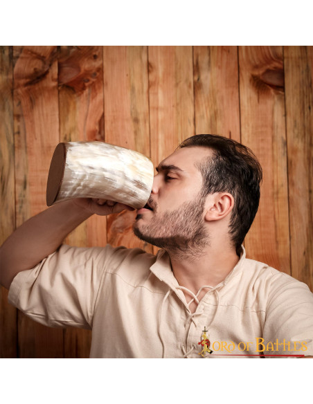 Jarra viking em chifre de boi