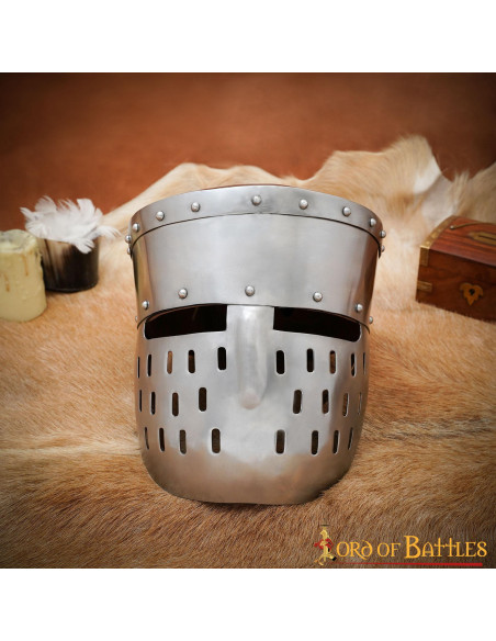 Capacete dos Cavaleiros Cruzados, S....