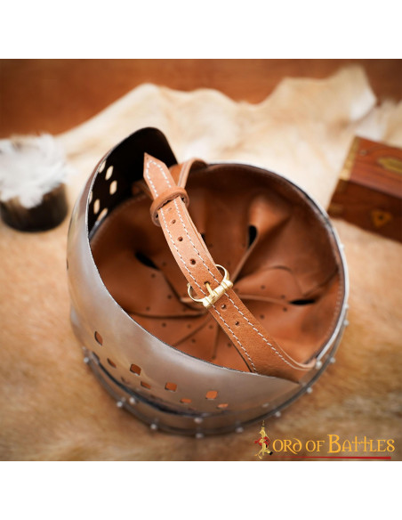 Capacete dos Cavaleiros Cruzados, S....