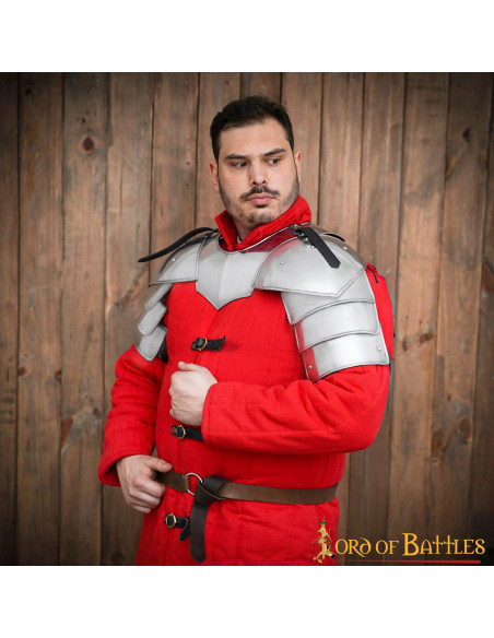 Ombreiras de soldado medieval...