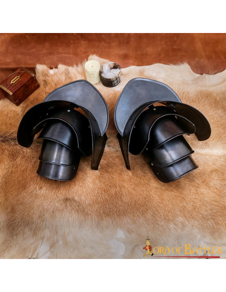 Ombreiras pretas do Fantasy Knight...